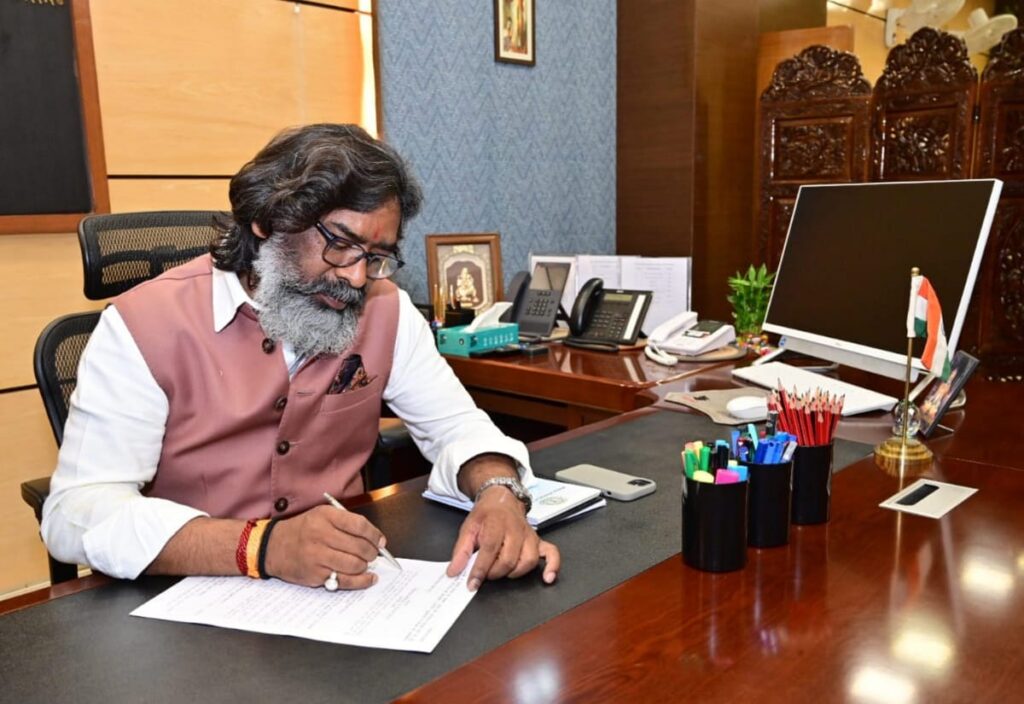 Hemant Cabinet Big Dicision: कैबिनेट की पहली बैठक में दिसंबर से ‘मंईयां सम्मान योजना’ के तहत प्रतिमाह 2500 रुपये देने का लिया फैसला, नौ से 12 दिसंबर तक विस सत्र, स्टीफन बने प्रोटेम स्पीकर
