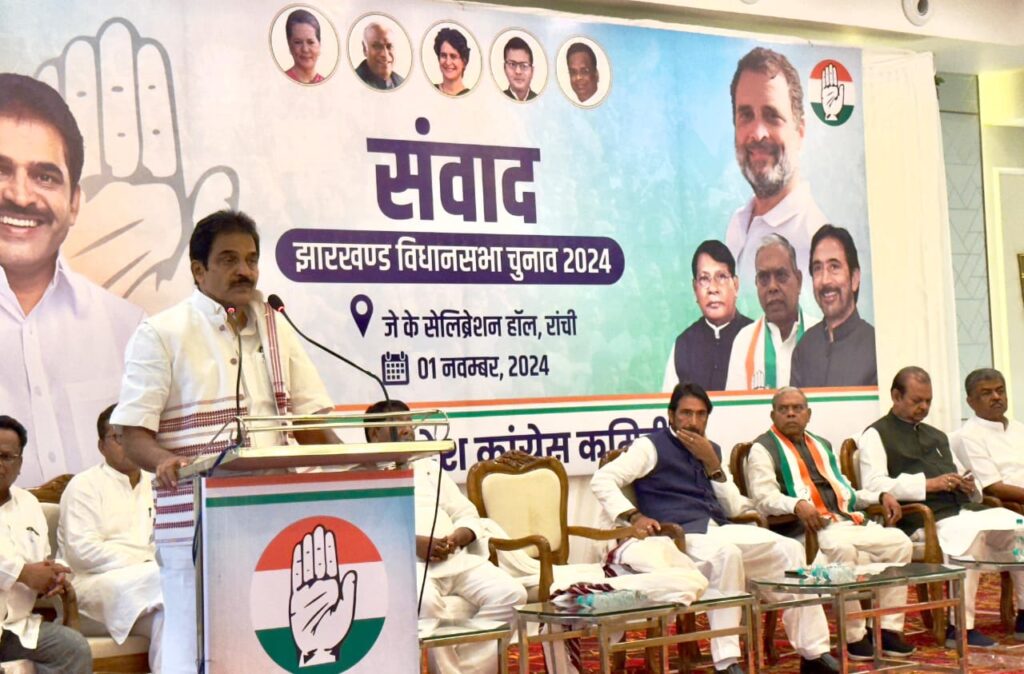 Controversy in Congress: कांग्रेस राष्ट्रीय महासचिव वेणुगोपाल के सामने टिकट बंटवारे से नाराज कांग्रेसियों ने किया जमकर हंगामा, टिकट के लिए पैसे लेने का आरोप लगाया