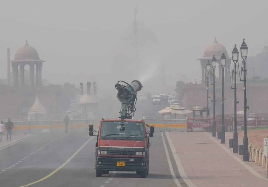 Delhi Pollution:दिल्ली में प्रदूषण का स्तर 500 एक्यूआइ के साथ हुआ गंभीर, तीन दिनों से छायी घनी धुंध