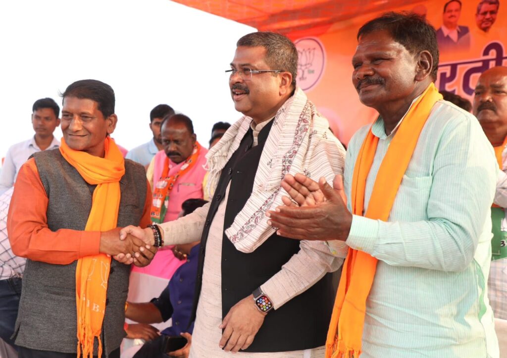 Chakardharpur Election: केंद्रीय मंत्री धर्मेंद्र प्रधान बोले, इंडिया’ गठबंधन ने झारखंड को लूटा, बर्बाद किया, झामुमो पर भाई-भतीजावाद को बढ़ावा देने का लगाया आरोप