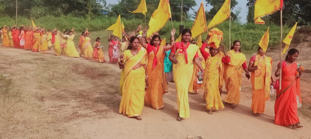 Dhalbhumgarh News: नरसिंहगढ़ में चार दिवसीय 24 कुंडीय शक्ति संवर्धन गायत्री महायज्ञ आज से, धर्म ध्वजारोहण के बाद निकाली गयी कलश यात्रा