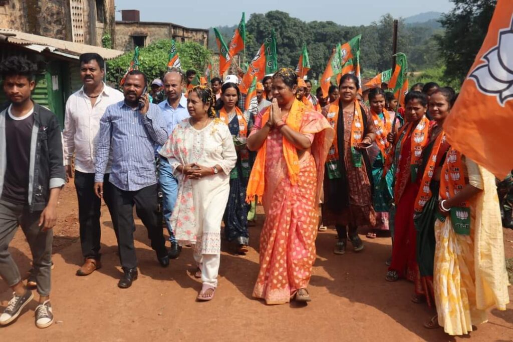 Jagannathpur Election: जगन्नाथपुर से भाजपा प्रत्याशी गीता कोड़ा ने सारंडा जंगल के सुदूरवर्ती गांवों में चलाया जनसंपर्क अभियान, बोलीं, हेमंत सरकार ने युवाओं को हमेशा छलने का काम किया