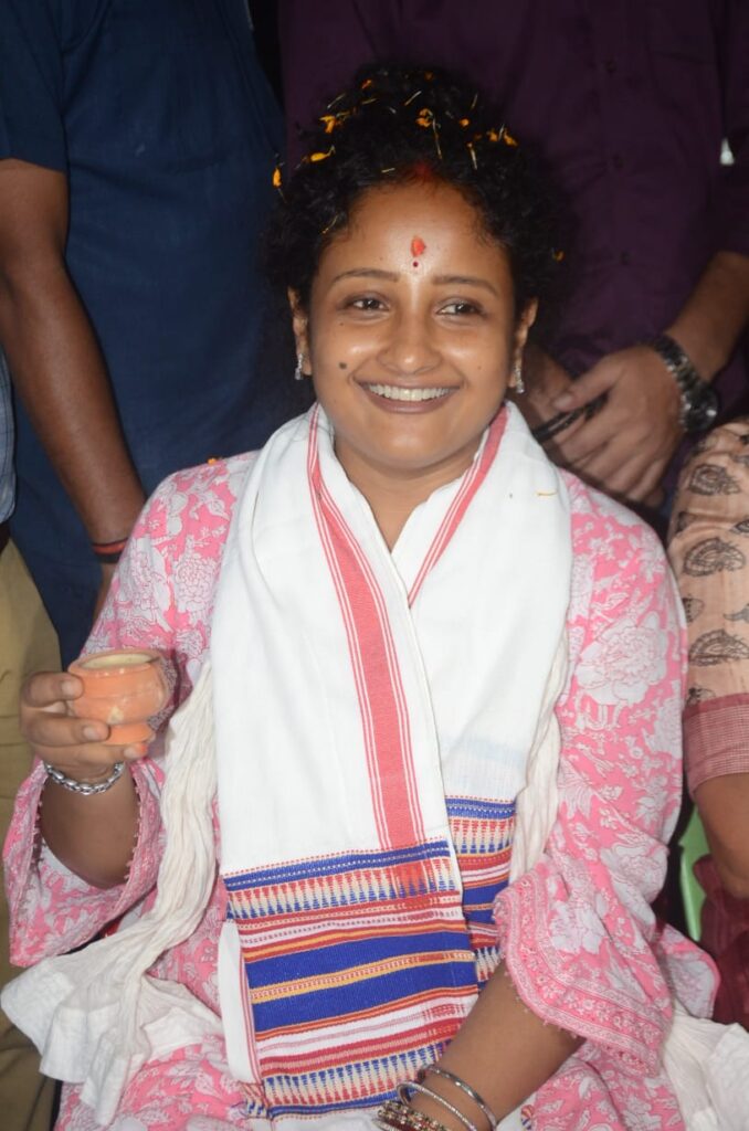 Kalpana Soren: कल्पना सोरेन ने खूंटी से लौटने के क्रम में हरमू चौक में चाय का लिया आनंद