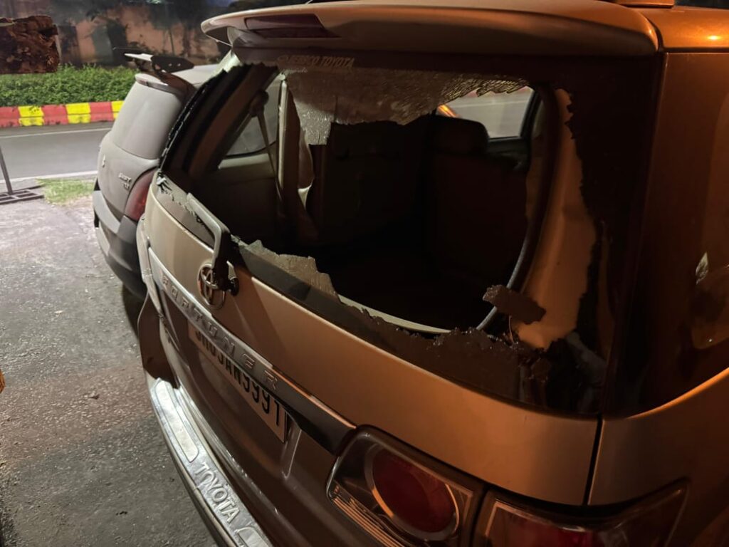 Jamshedpur Crime:: जमशेदपुर के संकटा सिंह पेट्रोल पंप के संचालक पर हमला, कार किया क्षतिग्रस्त,हमलावर के वाहन पर लगा था भाजपा का झंडा, जानें क्या है पूरा मामला