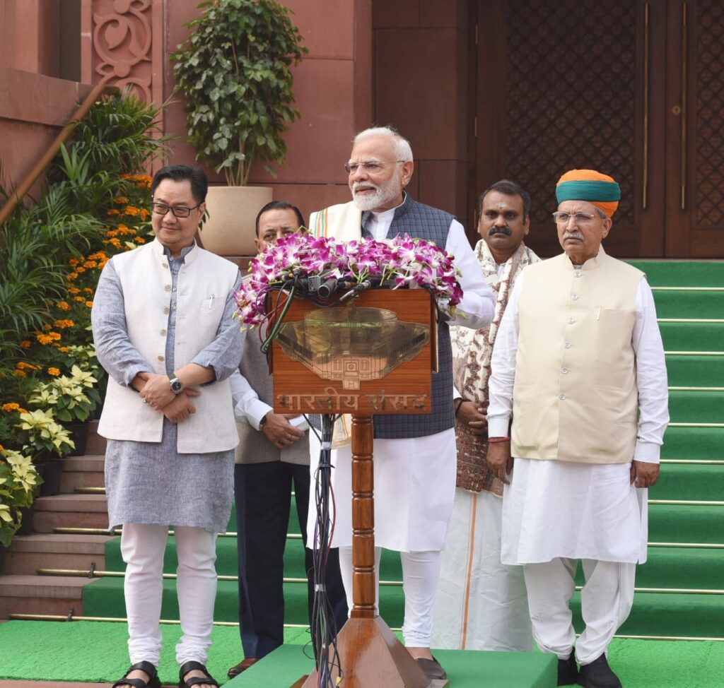 PM Modi: प्रधानमंत्री नरेंद्र मोदी बोले, जनता की ओर से खारिज किए गए लोग ‘हुड़दंगबाजी’ से संसद को नियंत्रित करने का कर रहे प्रयास
