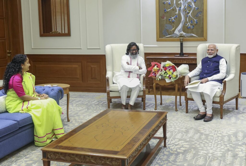 PM मोदी से मिले हेमंत-कल्पना, राहुल-प्रियंका और खड़गे से मंत्रिमंडल पर चर्चा की, बोले- सभी को शपथ ग्रहण समारोह का न्योता देने आए हैं