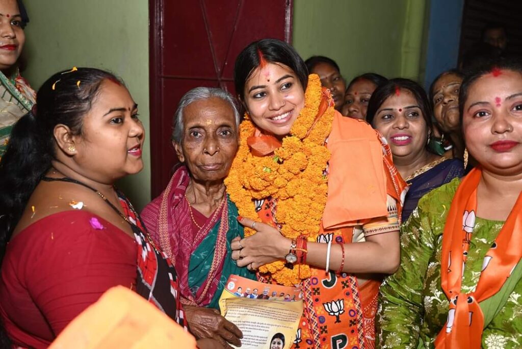 Purnima Election Campaign: भाजपा प्रत्याशी पूर्णिमा साहू ने पूर्वी विधानसभा के विभिन्न क्षेत्रों में चलाया जनसंपर्क अभियान, सुनीं लोगों की समस्याएं