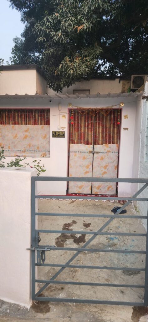 Jamshedpur News: सिदगोड़ा में महिला से दो लाख के गहने की ठगी, ठग गिरोह ने झूठी कहानी सुनाकर महिला को झांसे में लिया, पति के चोरी के केस में फंसने की बतायी कहानी