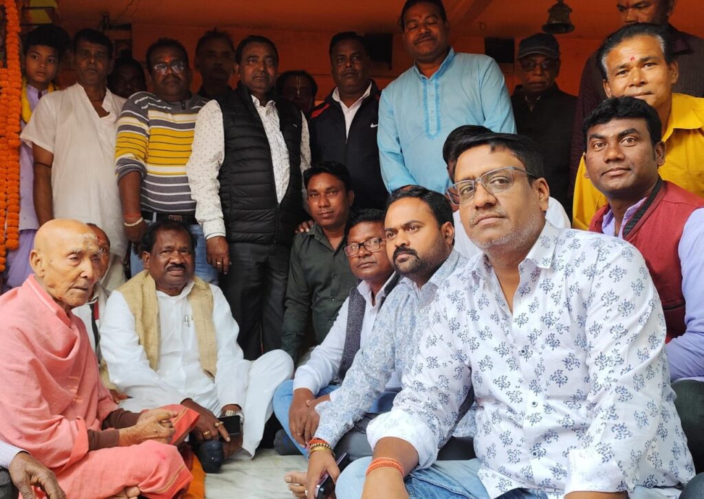 Galudih Rankini Temple: गालूडीह रंकिणी मंदिर के मुख्य पुजारी विनय दास बाबाजी का 109वां जन्मोत्सव मना, जलाये गये दीप, चढ़े महाभोग, शामिल हुए विधायक,भंडारा में उमड़ी भीड़