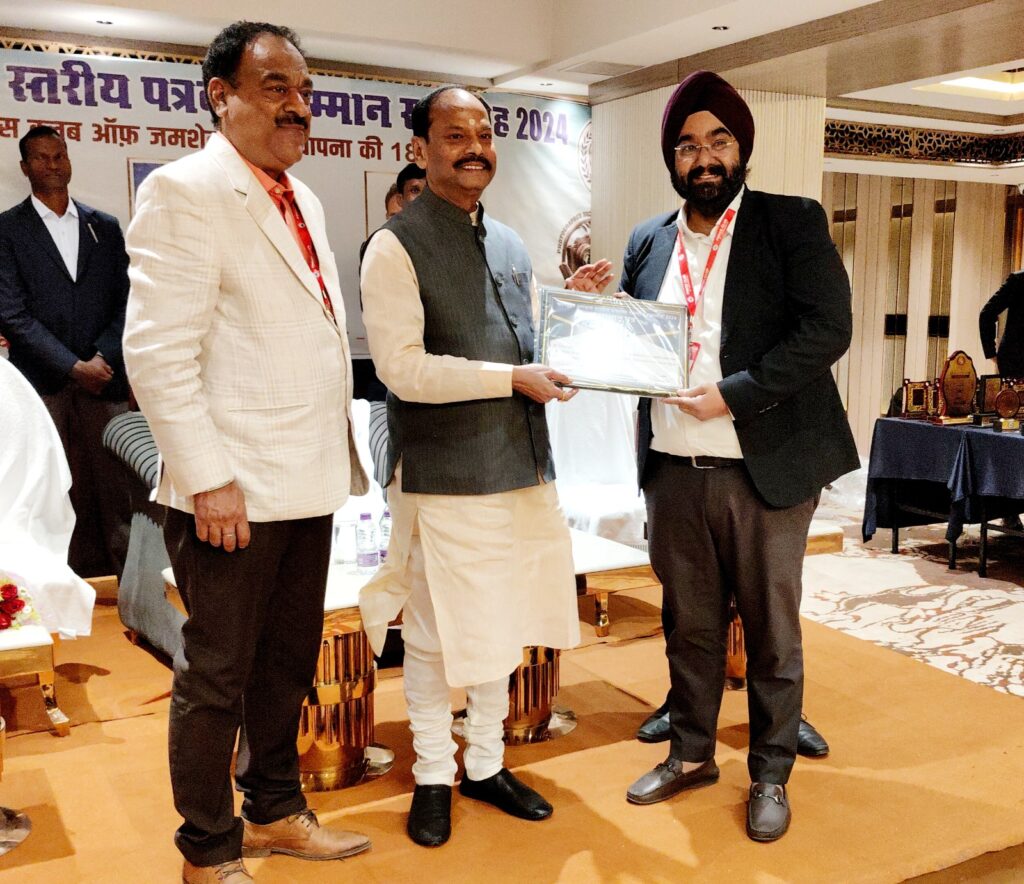 Jamshedpur: द पायनियर के वरिष्ठ पत्रकार परविंदर भाटिया ने प्रेस क्लब ऑफ़ जमशेदपुर द्वारा आयोजित रिपोर्ट लेखन प्रतियोगिता (प्रिंट मीडिया-फीचर श्रेणी) में जीता प्रथम पुरस्कार