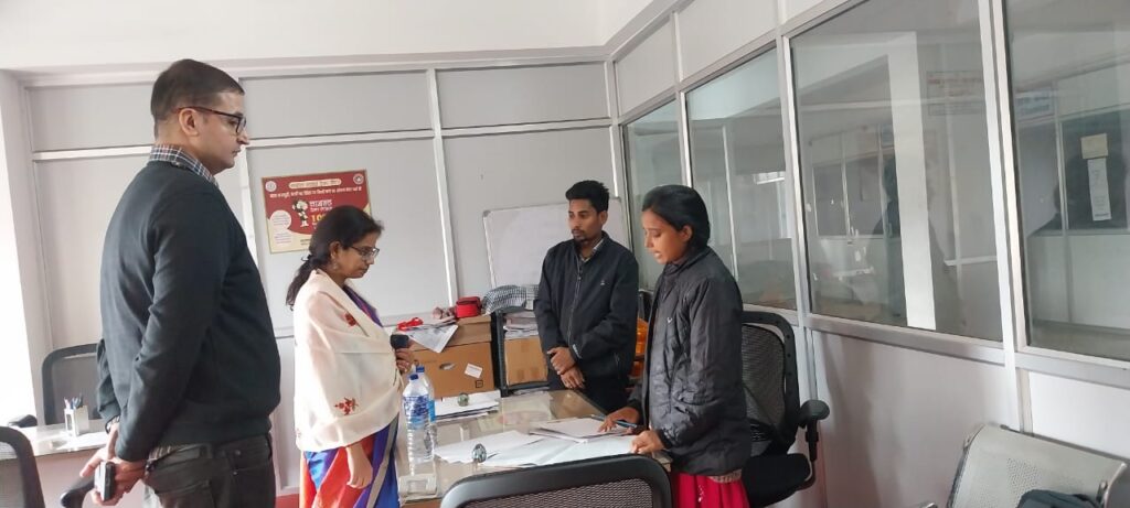Jamshedpur: रेडक्रॉस भवन के वन स्टॉप सेंटर व चाईल्ड हेल्पलाइन की व्यवस्था देखने पहुंचीं एसडीओ धालभूम, व्यवस्था सुधारने के दिये निर्देश