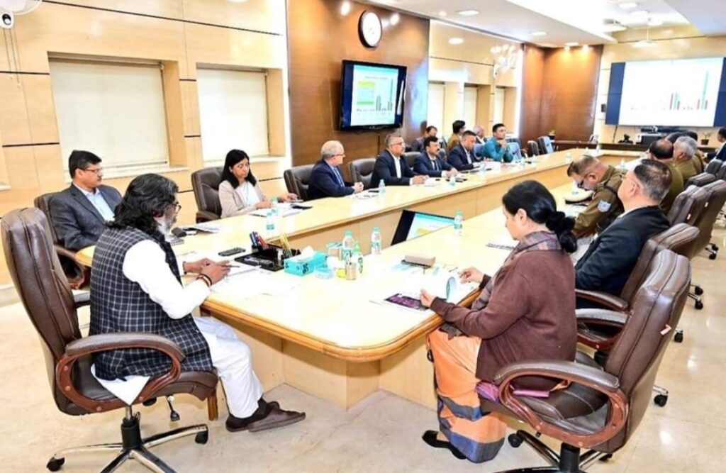 Jharkhand/seraikella- kharsawan: मुख्यमंत्री हेमंत सोरेन का बालू सहित सभी प्रकार के अवैध खनन पर हर हाल में रोक संबंधित ट्वीट का सरायकेला-खरसावां जिले में दिखा असर, ईचागढ़ थाना क्षेत्र में अवैध बालू लदे तीन हाईवा जप्त होने से पूरे जिले में मचा हड़कंप