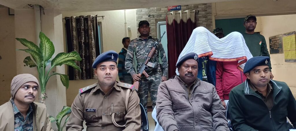 Seraikela: दो लाख रुपये में डील, एडवांस में दिये 35000 रुपये और पिस्तौल, दो गिरफ्तार, 45 दिन बाद हुआ ढाबा संचालक जावेद हत्याकांड का खुलासा,