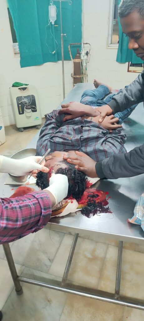 Chaibasa Accident: हाइवा के धक्के से बाइक सवार दो युवक गंभीर, फुटबॉल मैच देख कर लौट रहे थे दोनों, वाहन छोड़कर चालक फरार