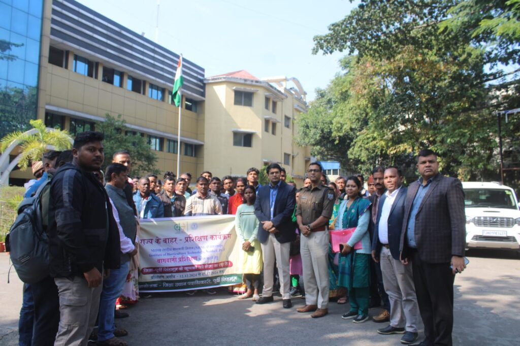 Jamshedpur: राष्ट्रीय बगवानी मिशन के तहत पांच दिनों के लिए एक्सपोजर विजिट पर ग्रेटर नोएडा गये पूर्वी सिंहभूम के किसान, सीखेंगे हाइ-टेक बागवानी और संरक्षित खेती, डीसी ने किया रवाना