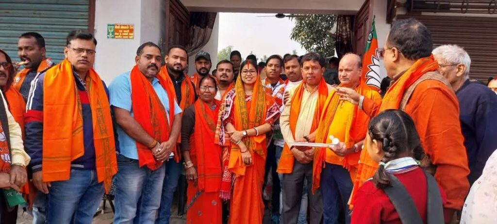 Jamshedpur BJP: बर्मामाइंस मंडल में विधायक पूर्णिमा साहू ने दिलाई लोगों को भाजपा की सदस्यता, भाजपा से जुड़ने का किया आह्वान