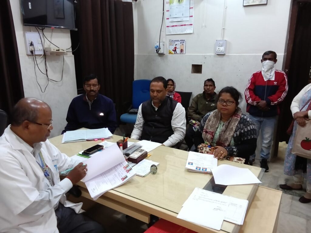 Chaibasa Sadar Hospital: दो कैंसर पीड़ितों के इलाज के लिए पांच-पांच लाख रुपये स्वीकृत, सदर अस्पताल में असाध्य रोग समिति की बैठक में हुआ फैसला