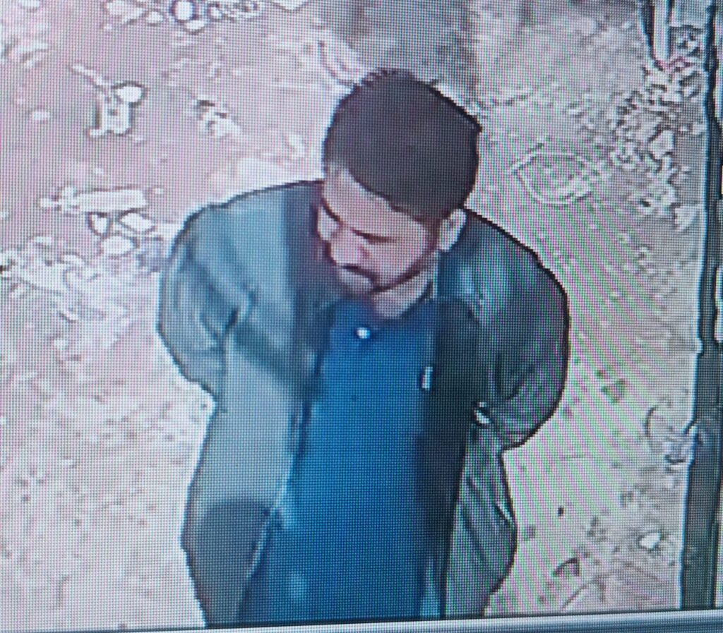 रांची पुलिस ने लूट और होटल मैनेजर को गोली मारने वाले अपराधियों का पोस्टर किया जारी, पहचान बताने वाले को मिलेंगे 20 हजार