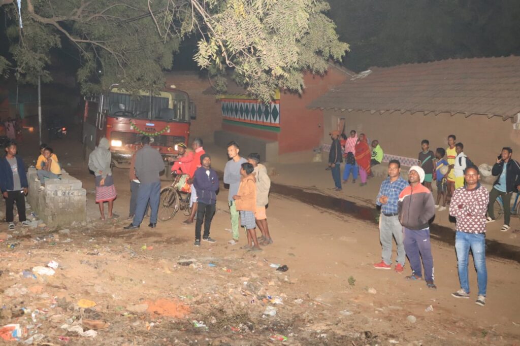 Jamshedpur News: रानीडीह गनसाटोला चौक में ईमली के पेड़ में लगी आग, पहुंची दमकल, बुझाया गया