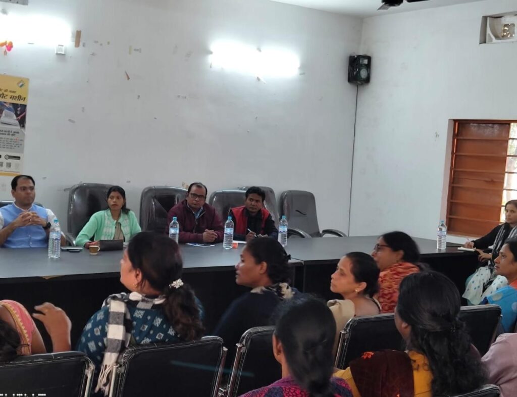 Jamshedpur:धड़ल्ले से सरकारी जमीन की हो रही खरीद-फरोख्त का मुद्दा पंचायत समिति की बैठक में उठा, भू-माफियाओं के खिलाफ टीम बनाकर अभियान चलाने पर बनी सहमति