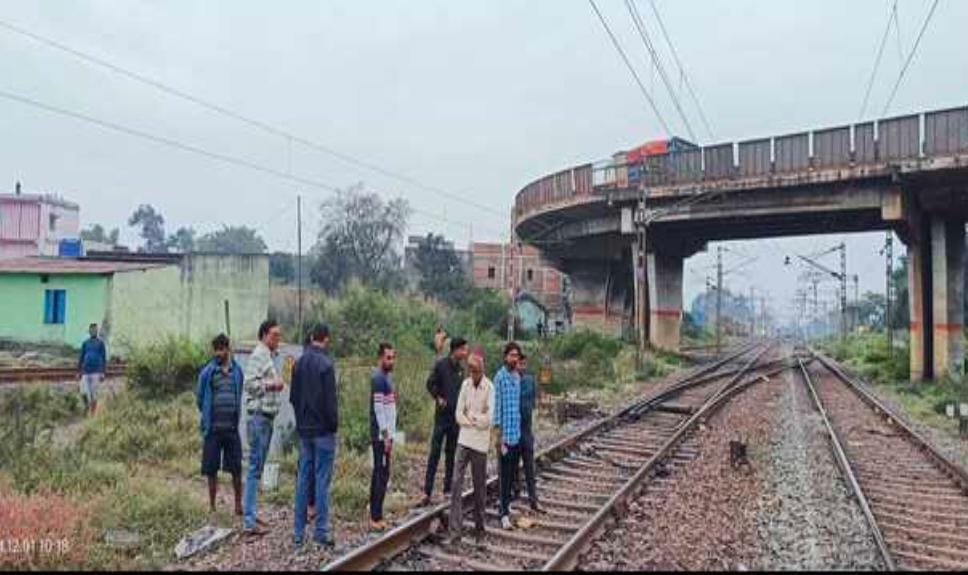 ‘झारखंड आंदोलनकारी’ वरूण चक्रवर्ती का शव कांड्रा-चांडिल रेलवे स्टेशन के पास रेल पटरी से हुआ बरामद