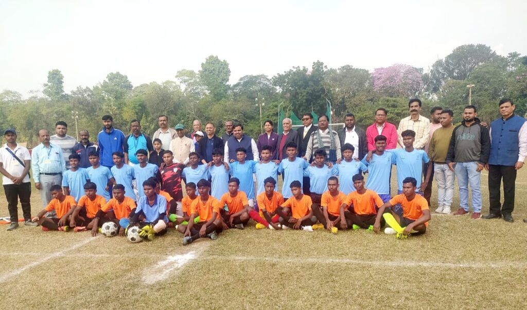 Jamshedpur: जेआरडी टाटा स्पोर्ट्स कॉम्पलेक्स में वनवासी क्रीड़ा प्रतियोगिता शुरू, दो दिवसीय फुटबॉल टुर्नामेंट में विभिन्न जिले की टीमें शामिल