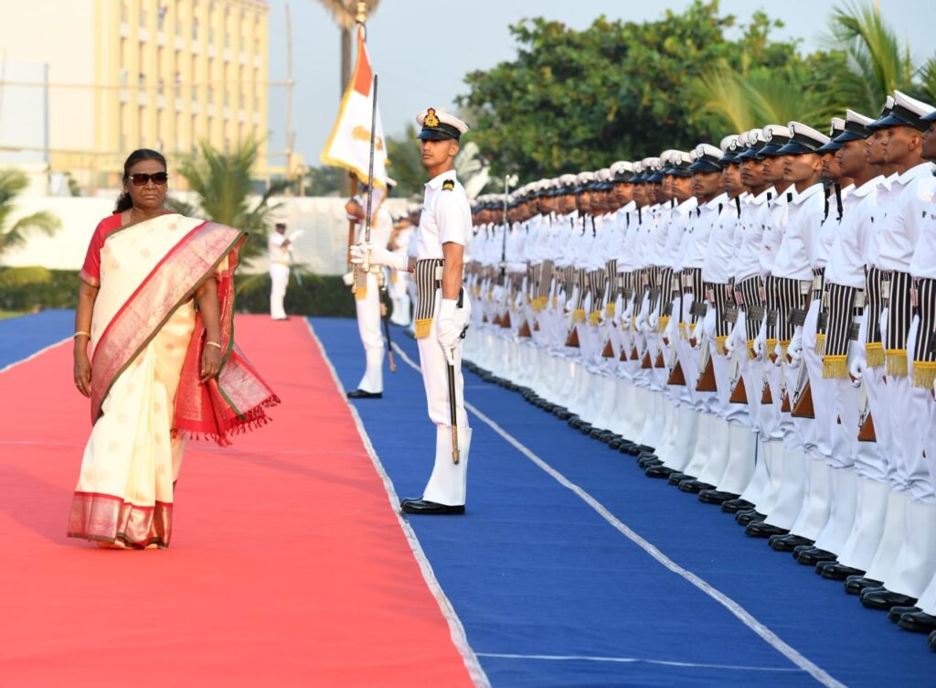 Navy Day Celebration: पुरी के ‘ब्लू फ्लैग बीच’ पर मना नौसेना दिवस समारोह, राष्ट्रपति बोलीं, भारतीय नौसेना राष्ट्र की समुद्री सुरक्षा सुनिश्चित करना जारी रखेगी