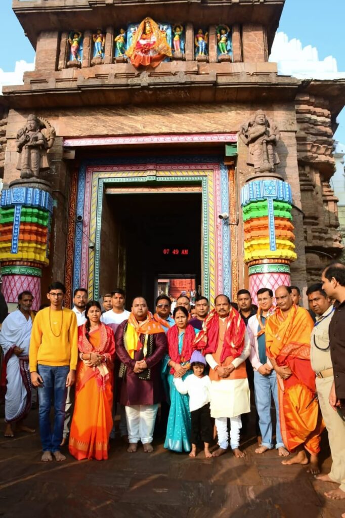 Jagarnath Mandir: ओडिशा के राज्यपाल, जमशेदपुर पूर्वी की विधायक पूर्णिमा ने पुरी में सपरिवार महाप्रभु जगन्नाथ जी के दर्शन किये, राष्ट्रपति से भी मिलीं