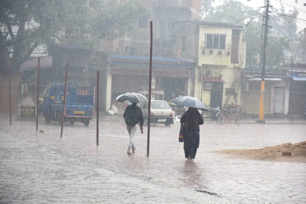 ‘Heavy Rain’: कोल्हान समेत झारखंड के कई हिस्सों में कल मूसलाधार बारिश, IMD ने जारी किया ‘Orange Alert’
