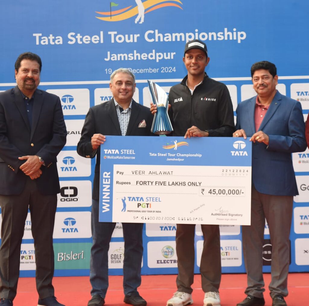 Tata Steel Golf Championship का खिताब वीर अहलावत ने जीता, टीवी नरेंद्रन ने 45 लाख रुपये की सौंपी इनामी राशि