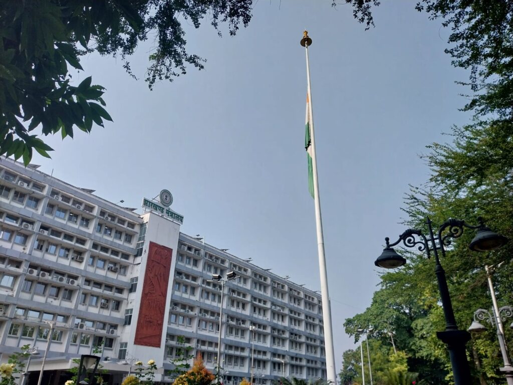 jharkhand: डॉ मनमोहन सिंह का निधन पर झारखंड में भी सात दिनों के राजकीय शोक की घोषणा, मंइयां सम्मान योजना की राशि वितरण समेत राज्य स्तरीय सभी कार्यक्रम कार्यक्रम रद्द, सीएम हेमंत व राज्यपाल ने जताया शोक