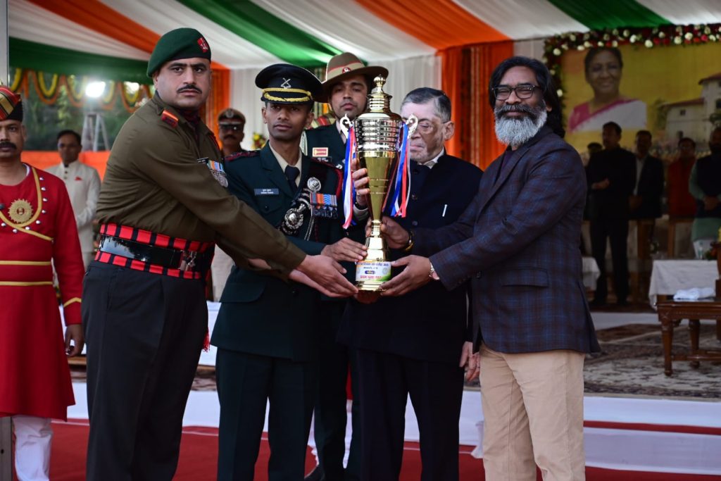 Republic Day Ranchi : झांकी में पीआरडी व परेड में सेना को प्रथम पुरस्कार, राजभवन में बैंड डिस्प्ले एवं एट होम पार्टी का आयोजन