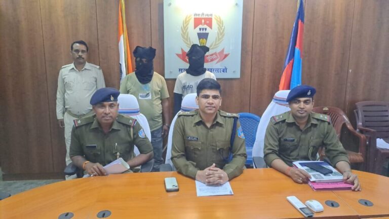 Saraikela: जिस स्कॉर्पियो से चलती थीं पद्मश्री छुटनी महतो, 8 माह पूर्व हो गयी थी चोरी, कल्पना सोरेन के निर्देश के बाद सरायकेला पुलिस ने किया बरामद, दो गिरफ्तार
