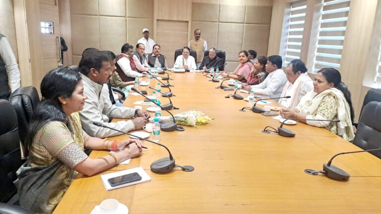 प्रदेश कांग्रेस विधायक दल की बैठक में निर्णय, 12 विधायक दो-दो जिलों में जाकर जनमुद्दों पर करेंगे चर्चा