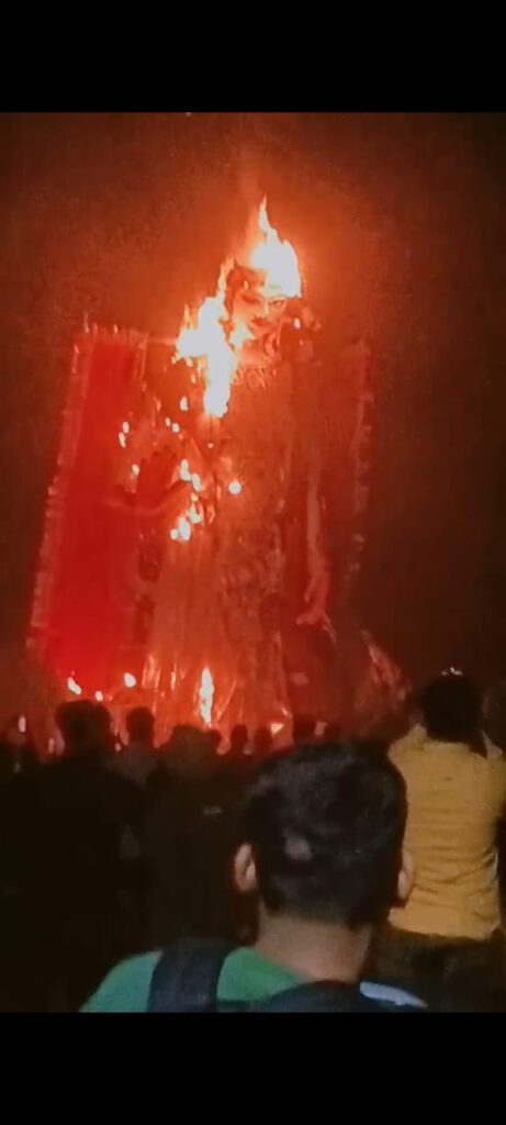 Jamshedpur: सिदगोड़ा में सरस्वती पूजा की प्रतिमा विसर्जन के दौरान पटाखा फोड़े जाने से मूर्ति में लगी आग, मची अफरा-तफरी दमकल टीम ने आग पर काबू पाया