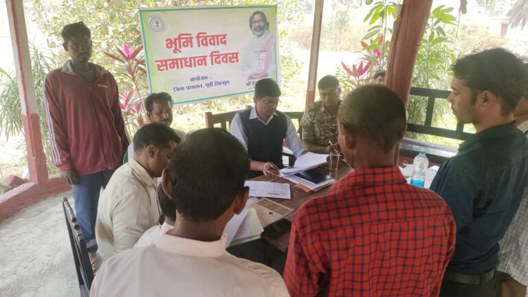 भूमि विवाद समाधान दिवस पर 11 प्रखंडों में मामलों की सुनवाई, लिये गये आवेदन