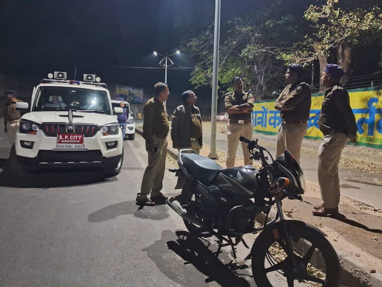 Jamshedpur: होली को लेकर जमशेदपुर में कड़े सुरक्षा इंतजाम, अतिरिक्त बल तैनात, सोशल मीडिया पर रखी जा रही नजर, शराब पीकर वाहन चलाने वालों के खिलाफ विशेष अभियान