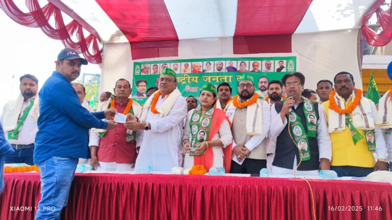 Jamshedpur RJD: टाटानगर स्टेशन चौक में चला राजद का सदस्यता अभियान, प्रखंडों में नियुक्त होंगे सदस्यता प्रभारी