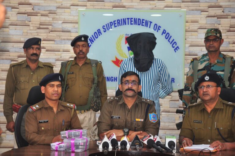 गैंगस्टर अखिलेश सिंह गिरोह का स्वराज गागराई आर्म्स के साथ पकड़ाया, हत्या की योजना बना रहा था