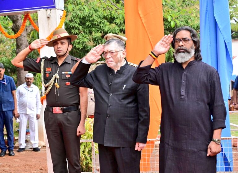 सारंडा IED विस्फोट में शहीद CRPF SI की शहादत को राज्यपाल और मुख्यमंत्री ने किया सलाम, अर्पित किया श्रद्धा सुमन
