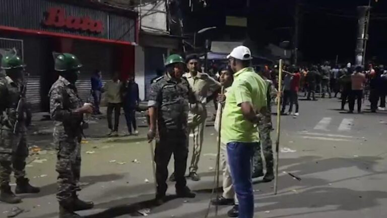 Jharkhand: हजारीबाग में दो समुदायों के बीच तनाव, रामनवमी से पहले निकाले गये मंगला जुलूस पर पथराव, पुलिस ने लाठीचार्ज के बाद की हवाई फायरिंग