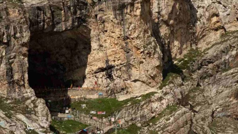 Amarnath yatra: अमरनाथ यात्रा के लिए देश भर में कुल 540 बैंक शाखाओं में ऑफलाइन पंजीकरण शुरू