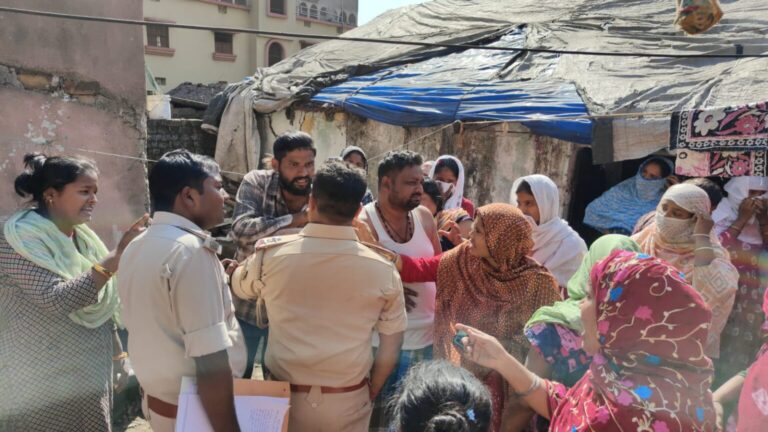 Jamshedpur : बर्मामाइंस में फायरिंग के बाद पुलिस का सर्च ऑपरेशन, घर में गोली मिलने पर भड़के परिजन