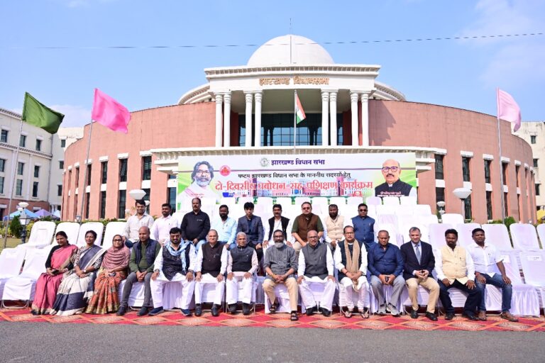 विधायकों के प्रशिक्षण कार्यक्रम में शामिल हुए राज्यसभा के उपसभापति हरिवंश, कहा – स्पीकर की भूमिका अहम