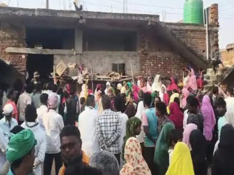 Jharkhand Breaking: गिरिडीह में हृदयविदारक घटना; एक घर से 4 शव मिले, पिता ने पहले अपने 3 बच्चों को गला घोंटकर मार डाला, फिर खुद कर ली आत्महत्या