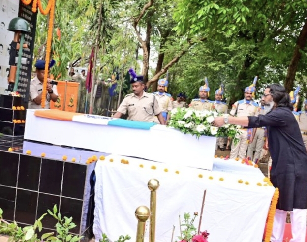 CM Hemant: नक्सली हो चुके हैं हताश, क्योंकि उनके खिलाफ तेज़ हो रहा है सुरक्षाबलों का अभियान, सारंडा में आइइडी विस्फोट पर बोले मुख्यमंत्री हेमंत सोरेन