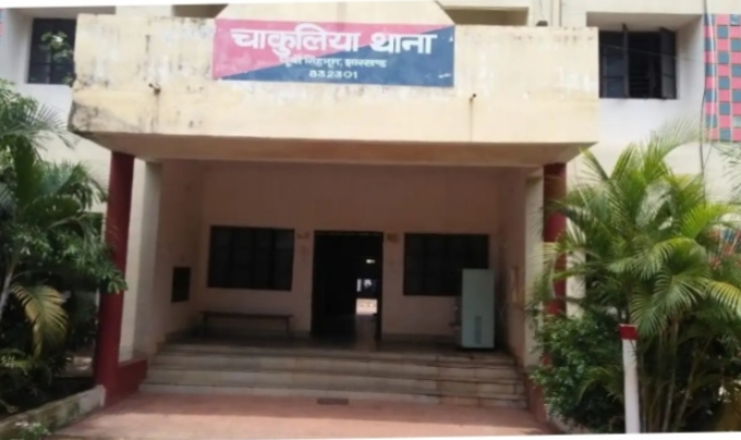 Chakulia: चाकुलिया में बच्चा चोर के संदेह में महाराष्ट्र से आए साधु के जत्थे को पुलिस ने पकड़ा, पूछताछ के बाद किया मुक्त