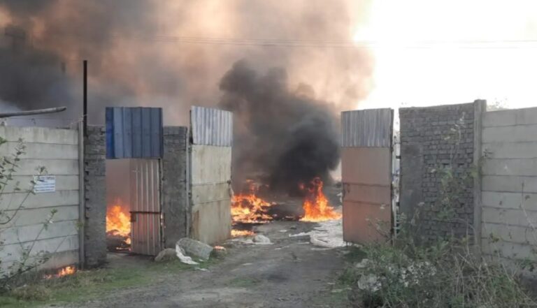 Rajnagar: राजनगर की सत्यम स्टील कॉमट्रेड कंपनी में भीषण आग, दो घंटे की मेहनत के बाद पाया काबू, लाखों का नुकसान