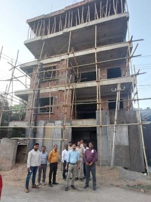 Jamshedpur : बनाये जाने के बाद सामने आया नक्शा विचलन!, जेएनएसी ने चार भवनों को किया सील