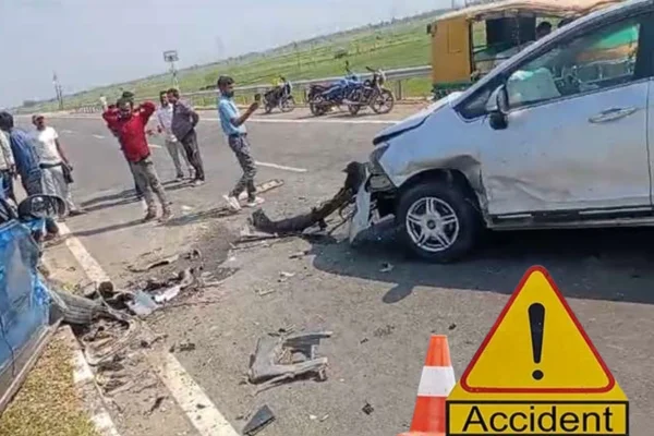 BIHAR : बख्तियारपुर-मोकामा फोरलेन पर तीन कारों की टक्कर, डॉक्टर की मौत